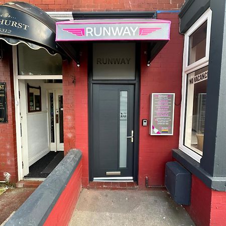 B&B Runway Blackpool - Minutes From Winter Gardens - Dog Friendly - Exceptionally Quiet - Very Close H&A Social Club (Adults Only) ภายนอก รูปภาพ