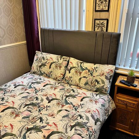 B&B Runway Blackpool - Minutes From Winter Gardens - Dog Friendly - Exceptionally Quiet - Very Close H&A Social Club (Adults Only) ภายนอก รูปภาพ