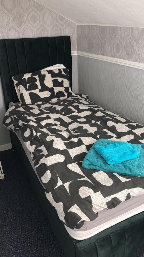 B&B Runway Blackpool - Minutes From Winter Gardens - Dog Friendly - Exceptionally Quiet - Very Close H&A Social Club (Adults Only) ภายนอก รูปภาพ