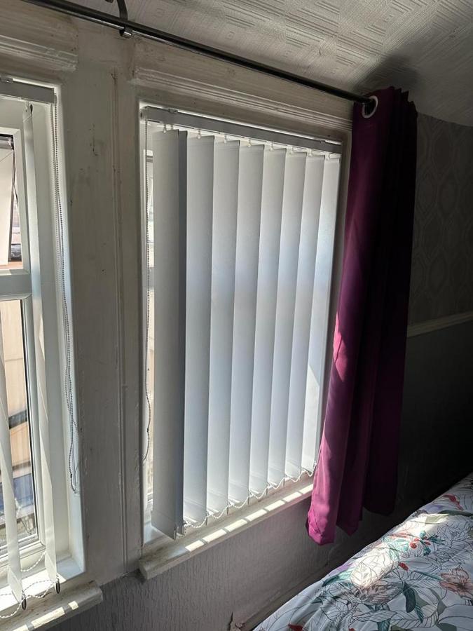 B&B Runway Blackpool - Minutes From Winter Gardens - Dog Friendly - Exceptionally Quiet - Very Close H&A Social Club (Adults Only) ภายนอก รูปภาพ