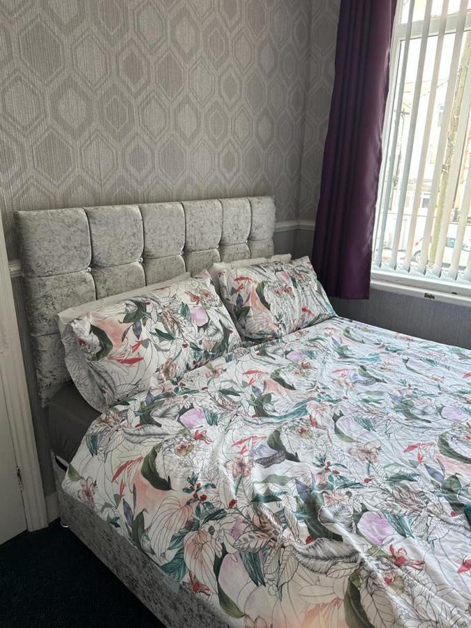 B&B Runway Blackpool - Minutes From Winter Gardens - Dog Friendly - Exceptionally Quiet - Very Close H&A Social Club (Adults Only) ภายนอก รูปภาพ