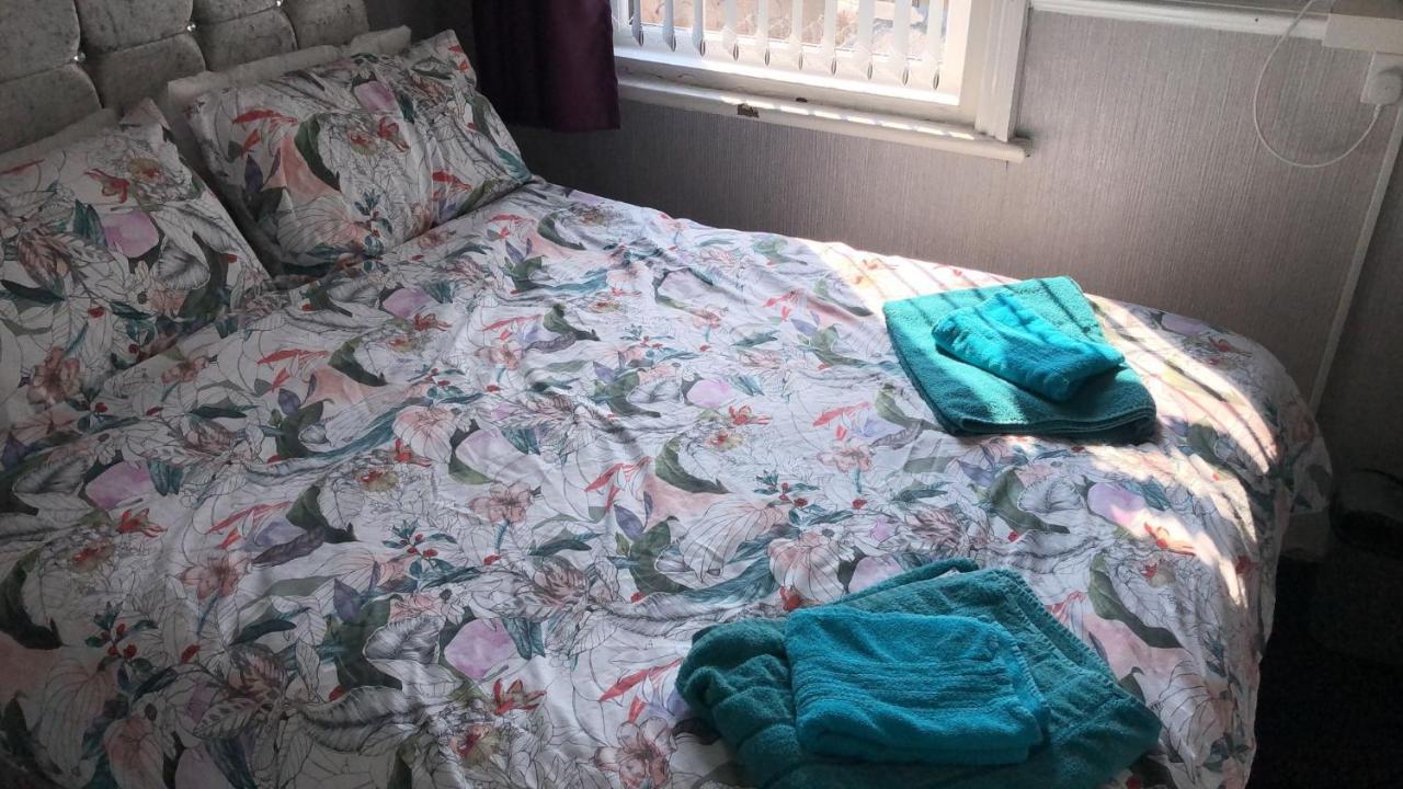 B&B Runway Blackpool - Minutes From Winter Gardens - Dog Friendly - Exceptionally Quiet - Very Close H&A Social Club (Adults Only) ภายนอก รูปภาพ