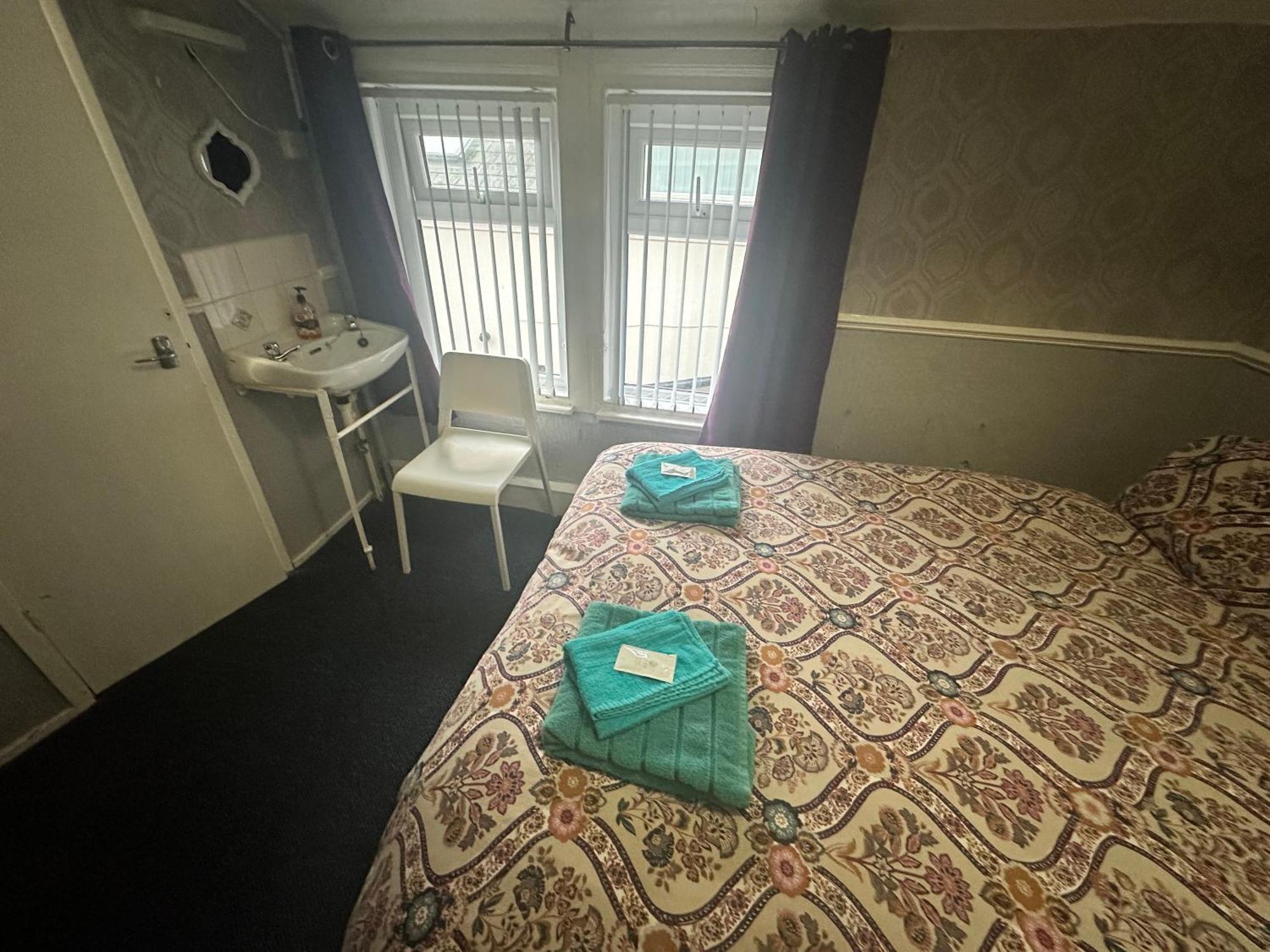 B&B Runway Blackpool - Minutes From Winter Gardens - Dog Friendly - Exceptionally Quiet - Very Close H&A Social Club (Adults Only) ภายนอก รูปภาพ