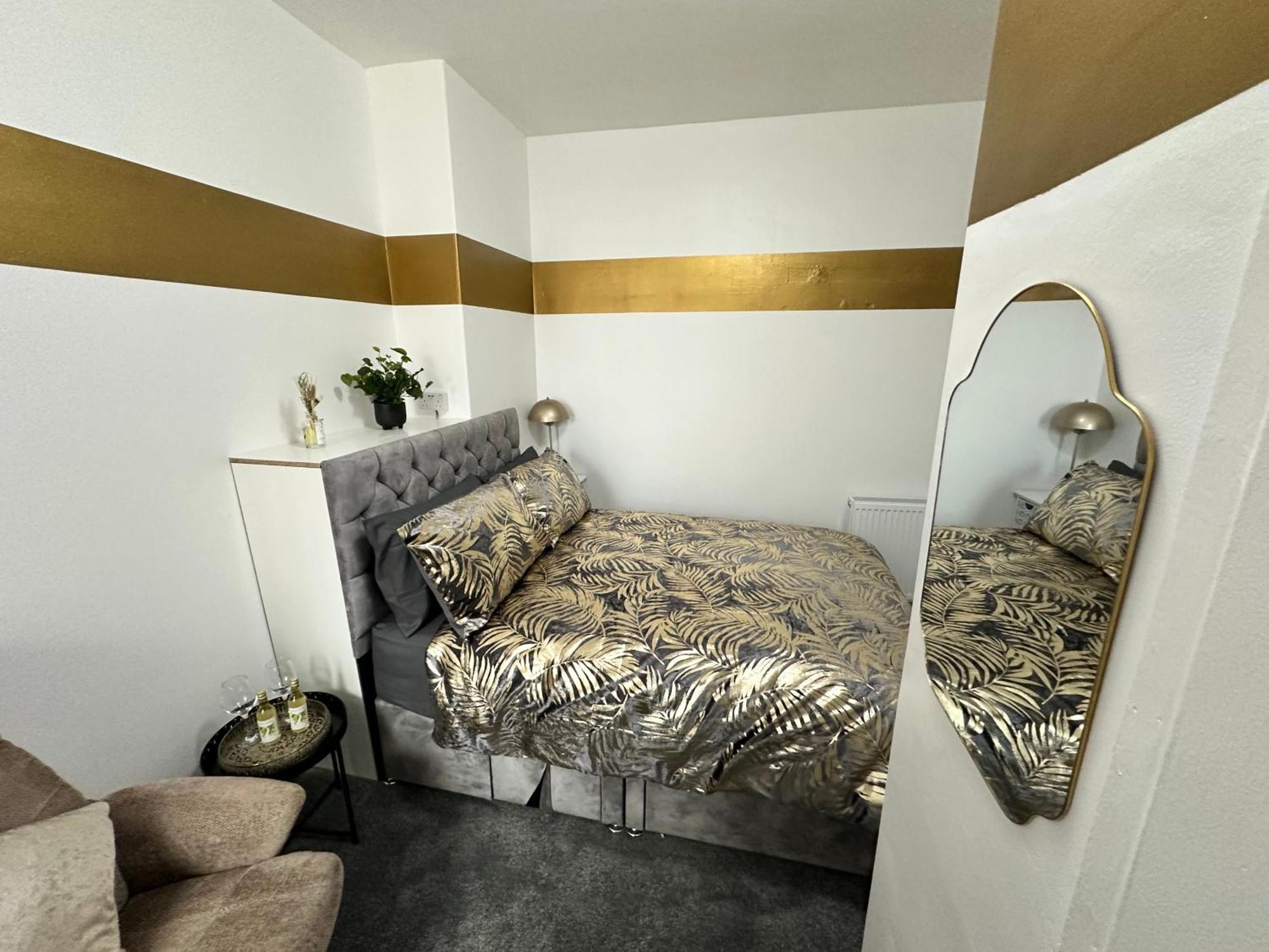 B&B Runway Blackpool - Minutes From Winter Gardens - Dog Friendly - Exceptionally Quiet - Very Close H&A Social Club (Adults Only) ภายนอก รูปภาพ