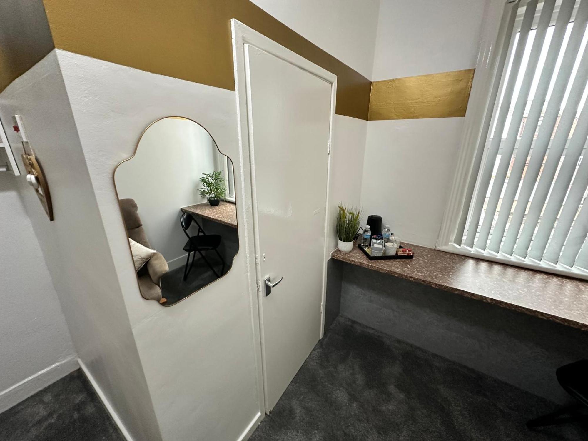 B&B Runway Blackpool - Minutes From Winter Gardens - Dog Friendly - Exceptionally Quiet - Very Close H&A Social Club (Adults Only) ภายนอก รูปภาพ