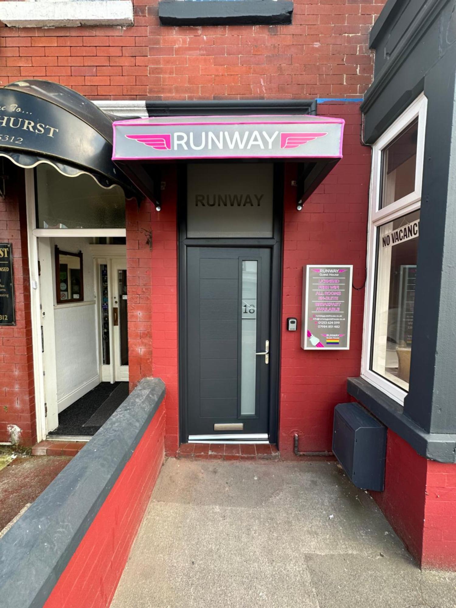 B&B Runway Blackpool - Minutes From Winter Gardens - Dog Friendly - Exceptionally Quiet - Very Close H&A Social Club (Adults Only) ภายนอก รูปภาพ