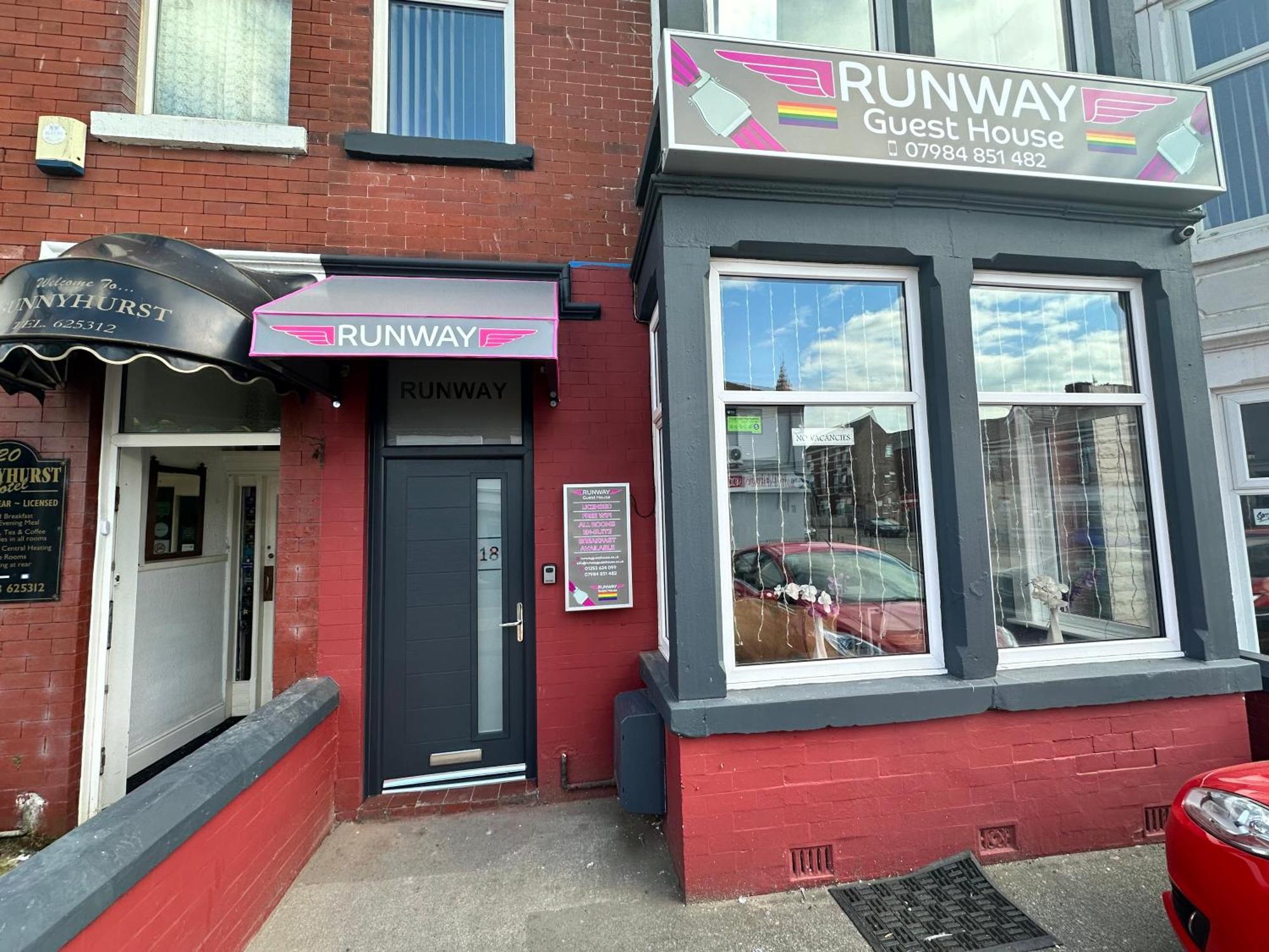 B&B Runway Blackpool - Minutes From Winter Gardens - Dog Friendly - Exceptionally Quiet - Very Close H&A Social Club (Adults Only) ภายนอก รูปภาพ