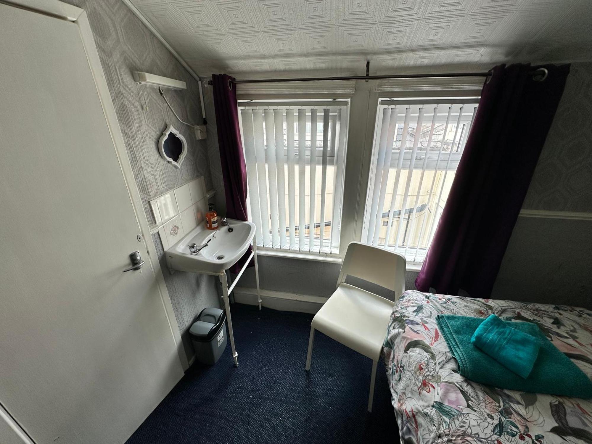 B&B Runway Blackpool - Minutes From Winter Gardens - Dog Friendly - Exceptionally Quiet - Very Close H&A Social Club (Adults Only) ภายนอก รูปภาพ