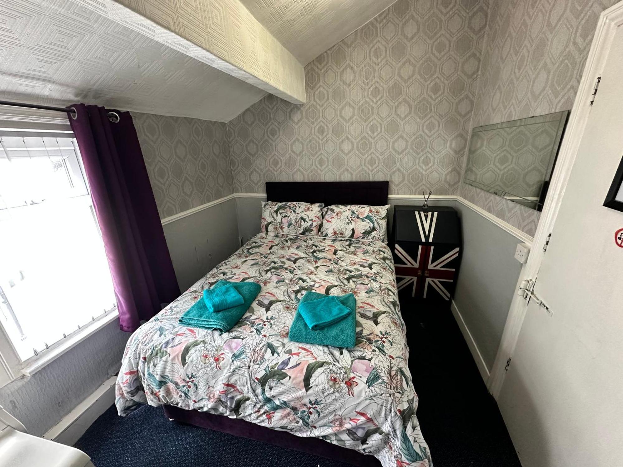 B&B Runway Blackpool - Minutes From Winter Gardens - Dog Friendly - Exceptionally Quiet - Very Close H&A Social Club (Adults Only) ภายนอก รูปภาพ
