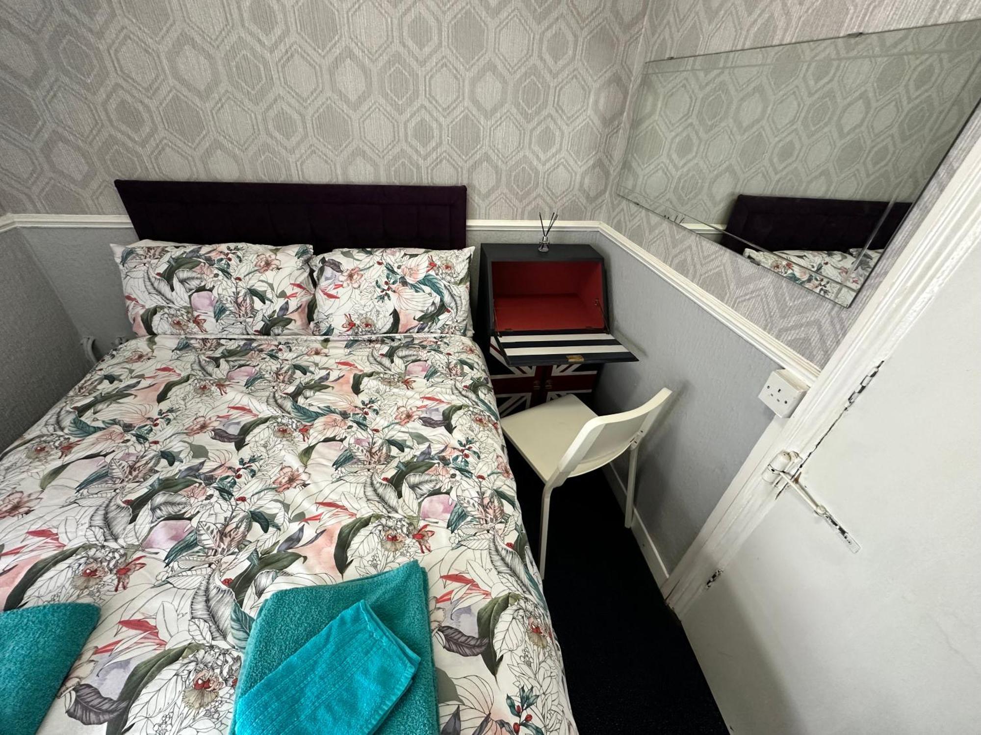 B&B Runway Blackpool - Minutes From Winter Gardens - Dog Friendly - Exceptionally Quiet - Very Close H&A Social Club (Adults Only) ภายนอก รูปภาพ