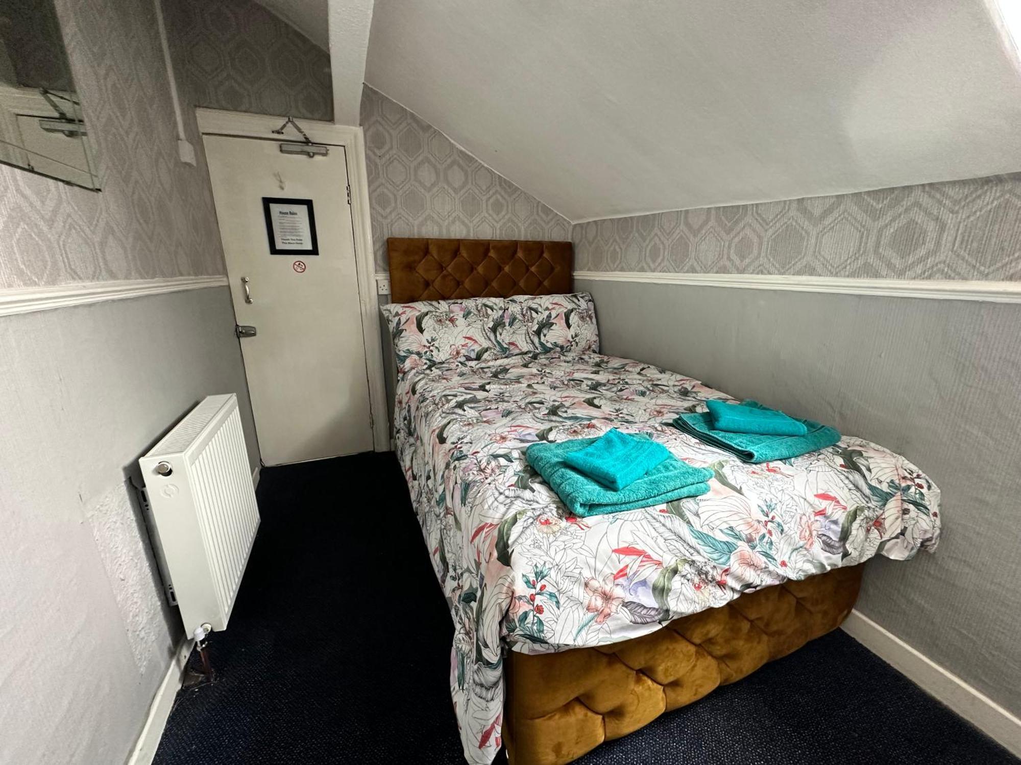 B&B Runway Blackpool - Minutes From Winter Gardens - Dog Friendly - Exceptionally Quiet - Very Close H&A Social Club (Adults Only) ภายนอก รูปภาพ