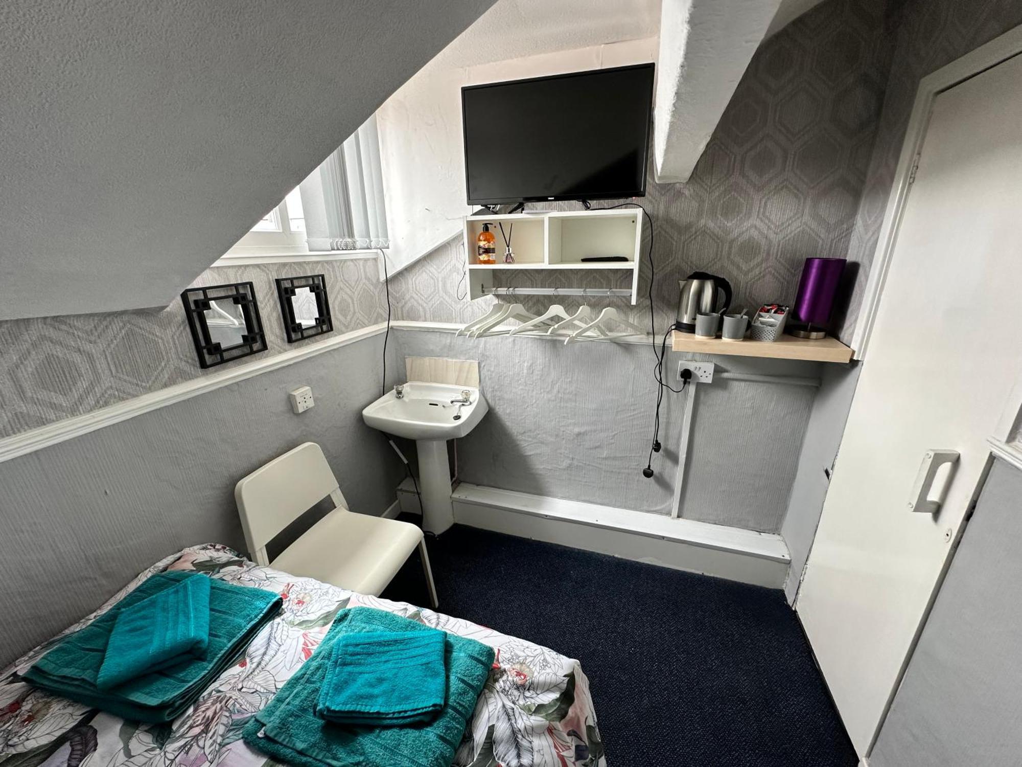 B&B Runway Blackpool - Minutes From Winter Gardens - Dog Friendly - Exceptionally Quiet - Very Close H&A Social Club (Adults Only) ภายนอก รูปภาพ