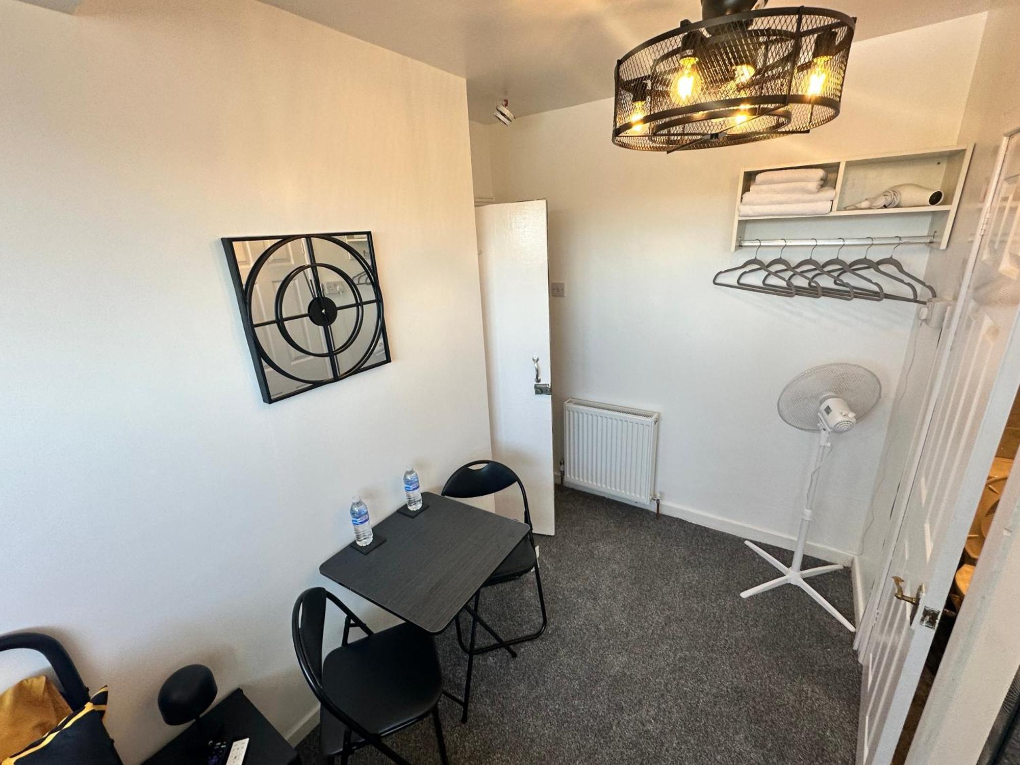 B&B Runway Blackpool - Minutes From Winter Gardens - Dog Friendly - Exceptionally Quiet - Very Close H&A Social Club (Adults Only) ภายนอก รูปภาพ