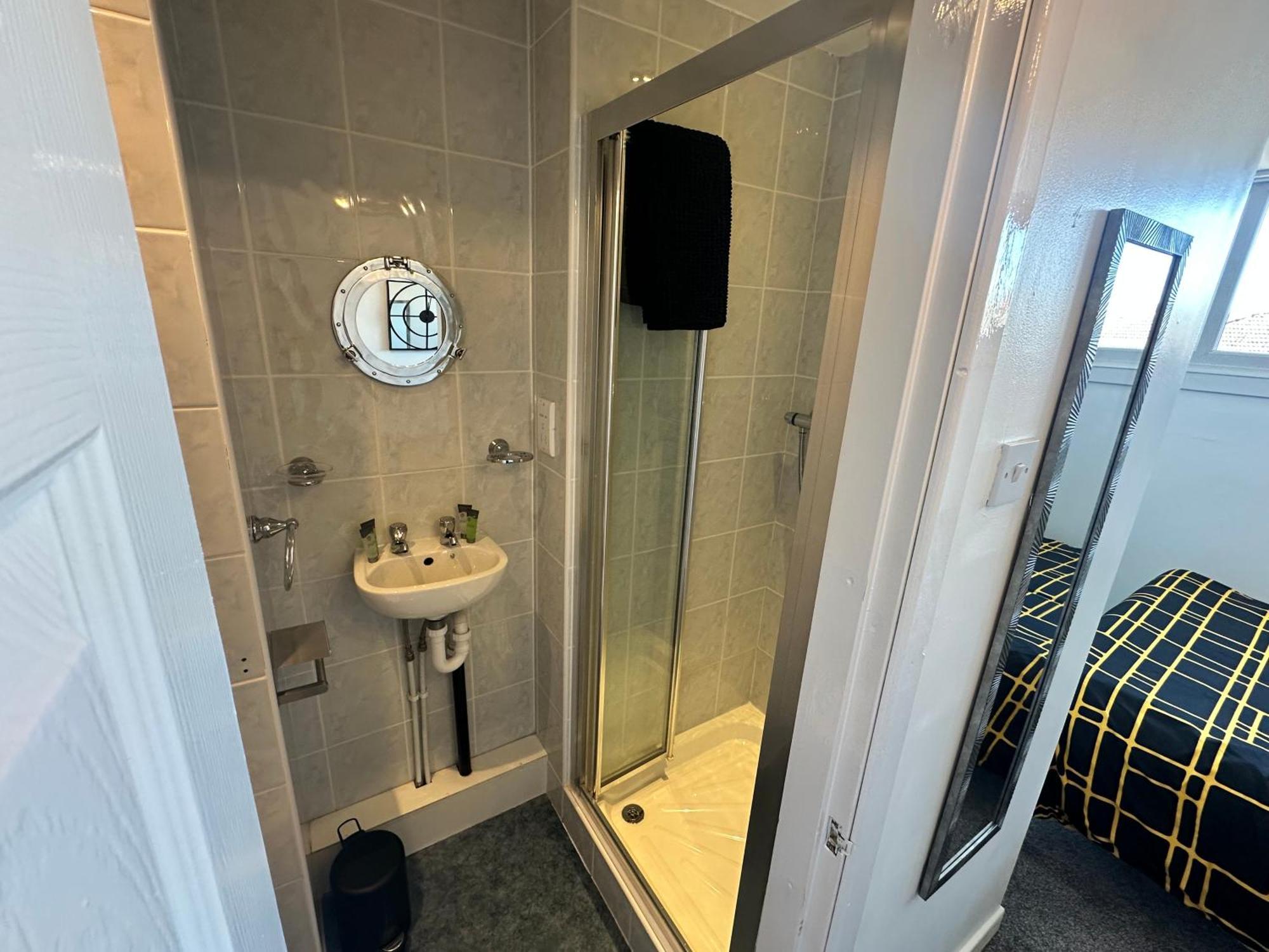 B&B Runway Blackpool - Minutes From Winter Gardens - Dog Friendly - Exceptionally Quiet - Very Close H&A Social Club (Adults Only) ภายนอก รูปภาพ