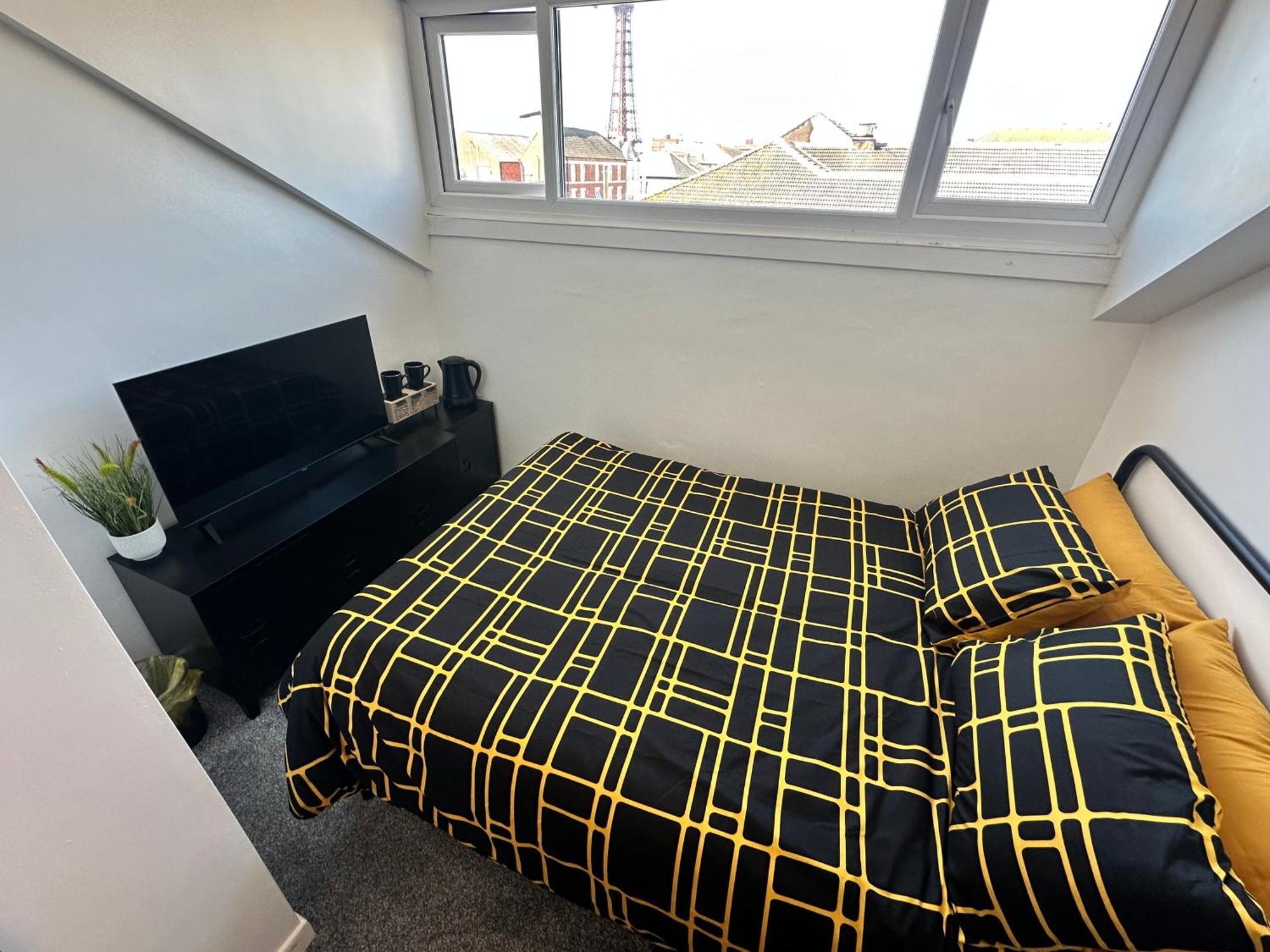 B&B Runway Blackpool - Minutes From Winter Gardens - Dog Friendly - Exceptionally Quiet - Very Close H&A Social Club (Adults Only) ภายนอก รูปภาพ
